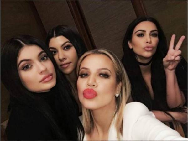 Las hermanas y la mamá de Rob Kardashian se molestaron por la reacción que tuvo en sus redes sociales. Foto: Instagram